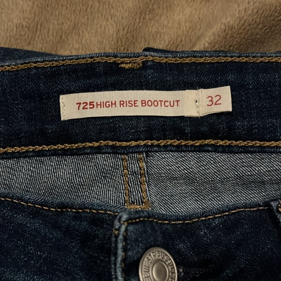 NWT Levi’s 725 High Rise Boot Cut W32xL32 - Picture 4 of 4
